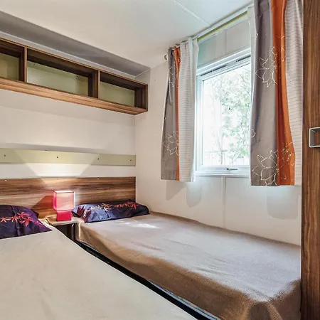 3 Bedroom Beautiful Stacaravan In Kamp alanı 3*