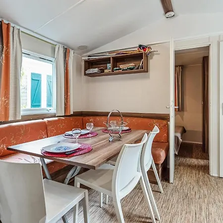 3 Bedroom Beautiful Stacaravan In 3* Sète